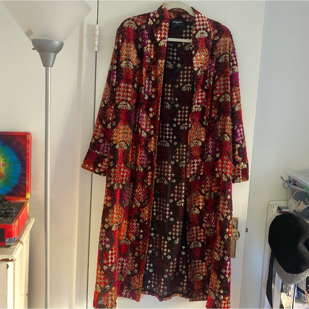 Velvet kimono with gold accents - The Kooples.